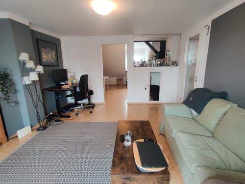 Wohnzimmer mit Küchenzugang - 3 Zimmer Etagenwohnung zur Miete in Bielefeld