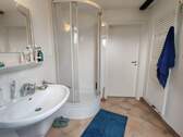 Badezimmer mit Dusche - 