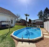 Mediterranes Pool-und Gartenresort mit Haus in Berlin