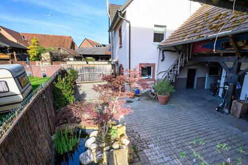 Hof mit Scheune - 
