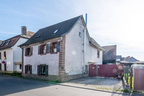 Aussenansicht Strasse mit 2 Stellplätzen - 