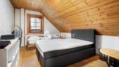 1. OG Schlafzimmer 1 - 