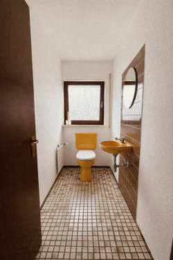 Gäste WC EG KI ausgeräumt - 