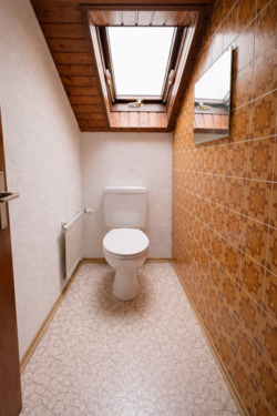 Toilette DG - KI ausgeräumt - 