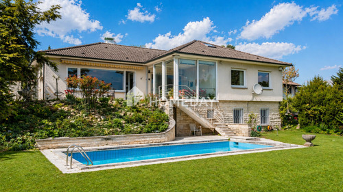 bild 2 - Einfamilienhaus mit Weitblick, parkähnlichem Grundstück, Pool & Wintergarten - sofort verfügbar