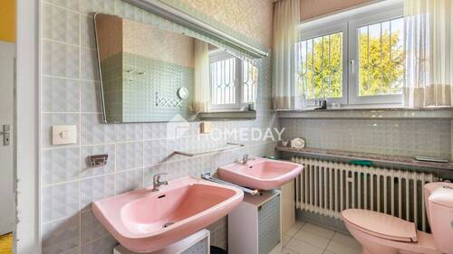 EG Badezimmer 1 2 - 