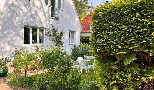 Vorgarten - 7 Zimmer Einfamilienhaus zum Kaufen in Berlin
