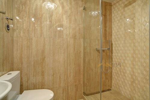 Bad mit Marmor/Fliesen - 