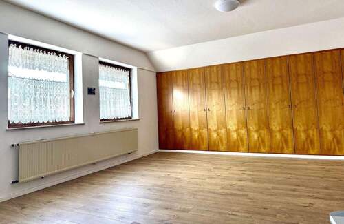 sehr großes Zimmer+Stauraum DG - 