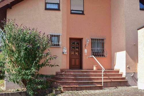 Hauseingang - 6 Zimmer Mehrfamilienhaus, Wohnhaus in Sinsheim