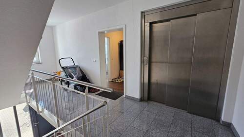 Lift neben dem Eingang - 3 Zimmer Etagenwohnung zum Kaufen in München