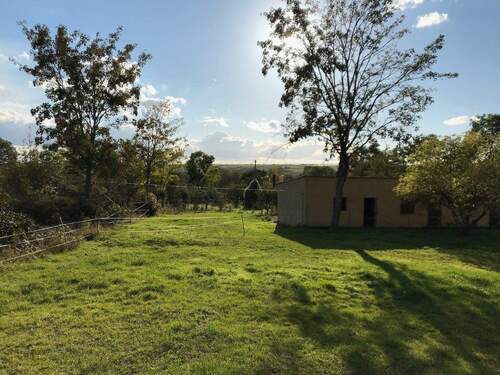 Blick von Grundstücksmitte in Richtung Saaleradweg - Baugrundstück in Historischer Lage für Ihr Traumhaus