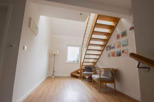 Offene Holztreppe zum Studio - 