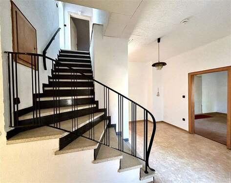 Flur/Treppe zum OG - 