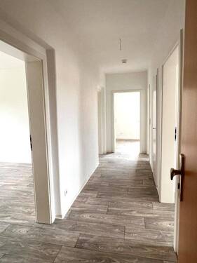 Flur - 3 Zimmer Etagenwohnung zur Miete in Mülsen