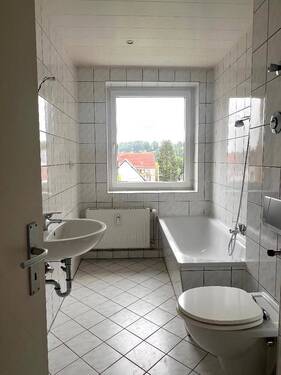 Badezimmer - Etagenwohnung mit 67,70 m&sup2; in Mülsen zur Miete