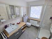 Modernes Badezimmer - 