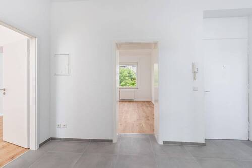 Flur - Charmante 3 Zimmer Wohnung mit Balkon