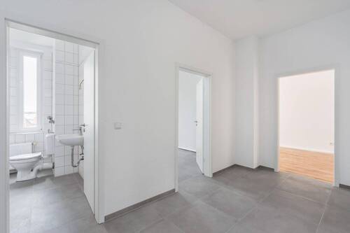 Flur - Etagenwohnung mit 75,50 m&sup2; in Düsseldorf zum Kaufen