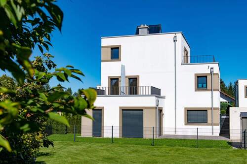 Südansicht - Stilvoll auf höchstem Niveau - 1.170.000,00 EUR Kaufpreis, ca.  177,00 m² Wohnfläche