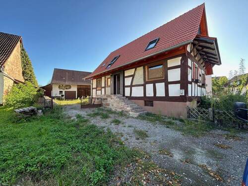 Hausfront mit Eingang - 5 Zimmer Einfamilienhaus in Achern