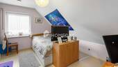 1. OG Schlafzimmer 1 - 