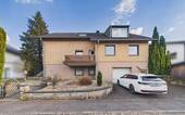 Frontseite - Idyllisches Wohnen mit großem Grundstück! Zweifamilienhaus in Atzelgift