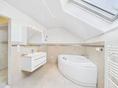 Badezimmer DG - Mehrfamilienhaus, Wohnhaus mit 230,00 m&sup2; in Atzelgift zum Kaufen