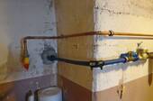 Gas- und Wasseranschluss im Keller - 