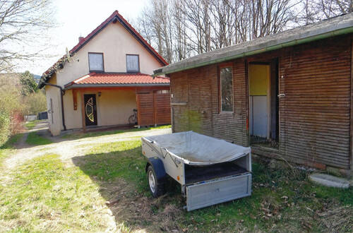 Teilansicht des Wohnhauses mit Schuppen - 