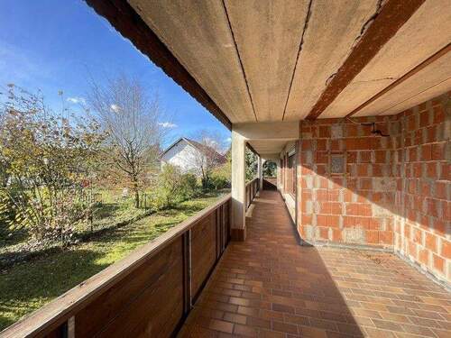 Freisitz / Balkon - 7 Zimmer Einfamilienhaus in Obermichelbach
