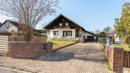 Außenansicht 1 - Mehrfamilienhaus mit großem Grundstück und Entwicklungsspielraum - 4 Einheiten, Balkon & Terrasse