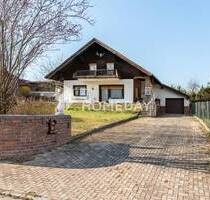 Mehrfamilienhaus mit großem Grundstück und Entwicklungsspielraum - 4 Einheiten, Balkon & Terrasse - Nittenau