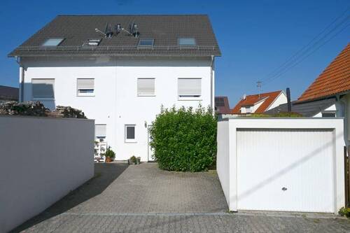 Hausansicht Eingangsbereich - 5 Zimmer Doppelhaushälfte zum Kaufen in Hemmingen