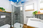 Badezimmer mit Dusche - 