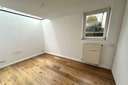 Hobbyraum mit Fenster und Lichtschacht UG - 