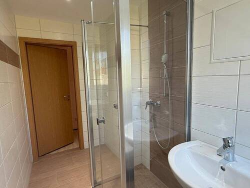 Tolles Bad mit Dusche - Etagenwohnung mit 50,80 m&sup2; in Wilkau-Haßlau zur Miete