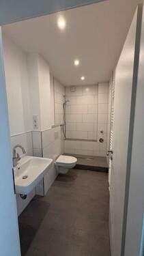 Bad 1.JPG - 3 Zimmer Etagenwohnung zur Miete in Hamm