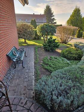 Weg am Haus zur Südwestterrasse.jpg - 