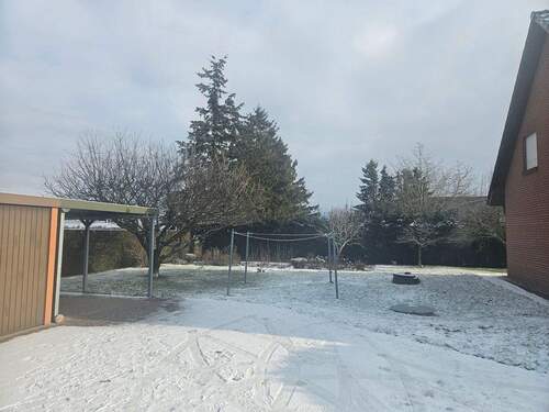 Zwischen Haus und Garagen.jpg - Einfamilienhaus mit 126,00 m&sup2; in Butzow zum Kaufen