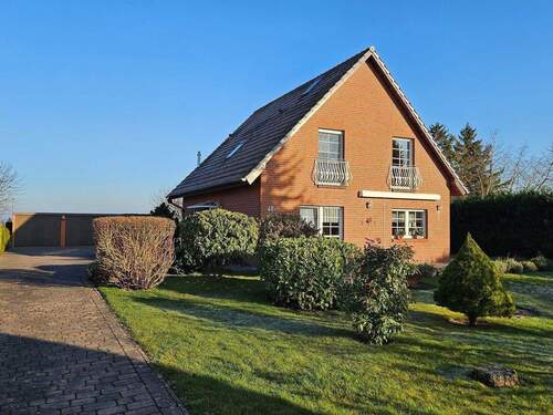 Zufahrt, Haus und Garagen.jpg - 