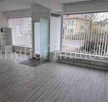 Zentral gelegene Gewerbefläche in Zirndorf mit großem Schaufenster, Ideal für Praxis, Laden oder Büro