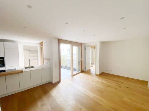 Wohnen und Kochen - Exklusive 3-Zimmer-Wohnung mit Balkon in bester Lage direkt am Englischen Garten