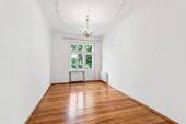 Schlafzimmer mit Austritt auf Balkon - 