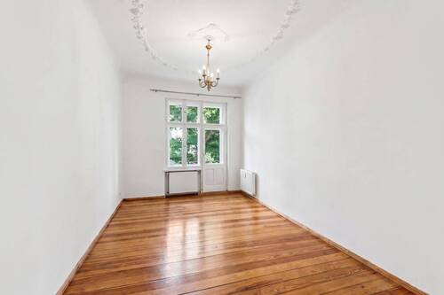 Schlafzimmer mit Austritt auf Balkon - 