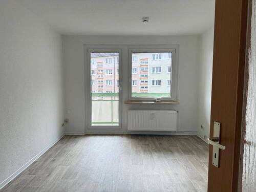 Wohnzimmer mit Balkon - 