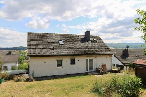 Rückansicht mit Garten - 