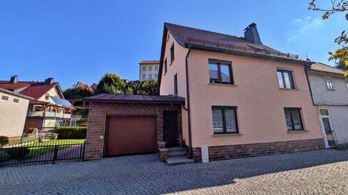 Frontansicht mit Garage - Einfamilienhaus mit 165,00 m&sup2; in Schleusingen zum Kaufen