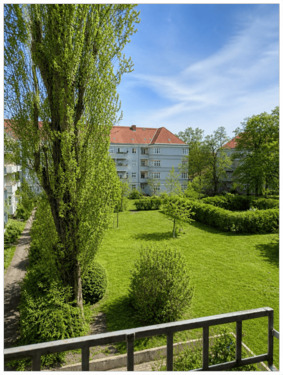 Bild 01 - Sanierungsbedürftige Altbauwohnung mit Balkon und viel Gestaltungspotenzial