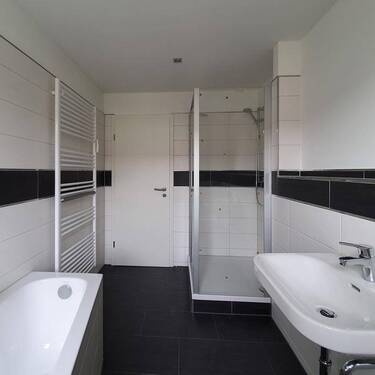 Tolles, modernes Badezimmer - 2 Zimmer Etagenwohnung in Wilkau-Haßlau